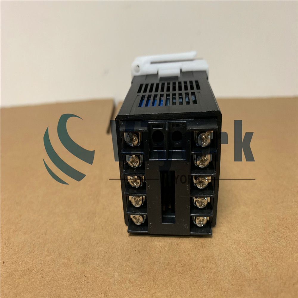 Controlador de temperatura Omron E5CS-R1KJX-F (4)